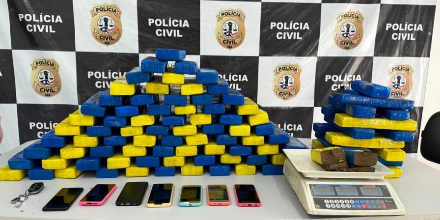 Polícia apreende 100 kg de maconha.