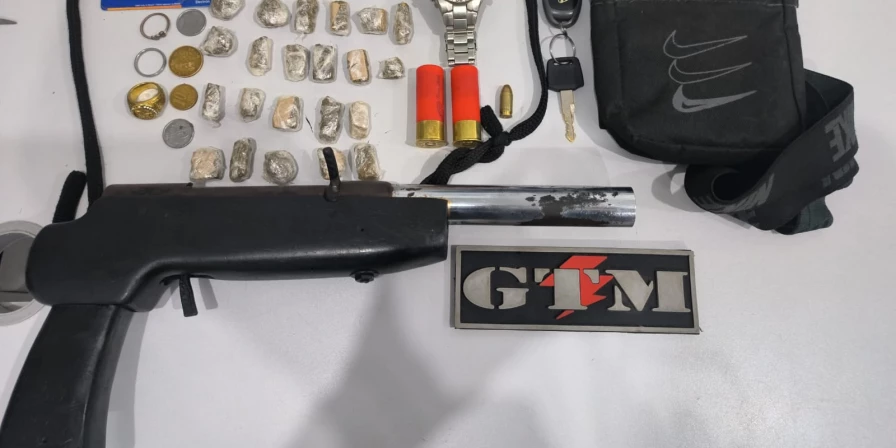 Arma de fogo de fabricação caseira foi apreendida pela polícia.
