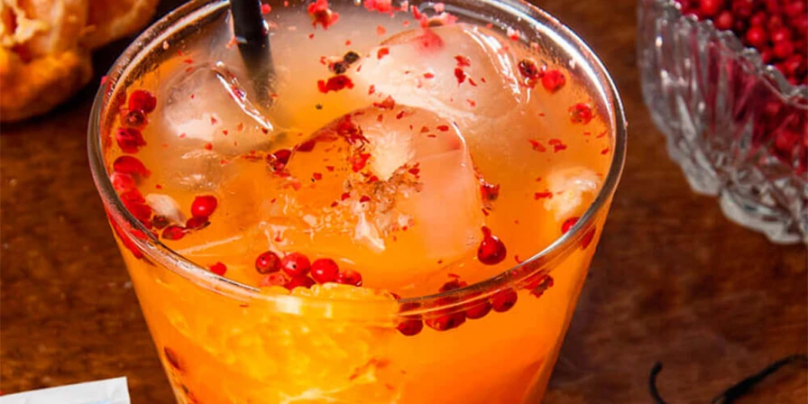 Caipirinha de tangerina com pimenta.
