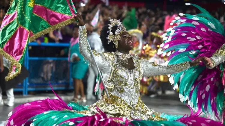 Mangueira homenageou Alcione na Marquês de Sapucaí