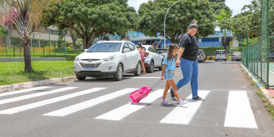 Pena para quem dirigir em alta velocidade próximo à escola terá aumento
