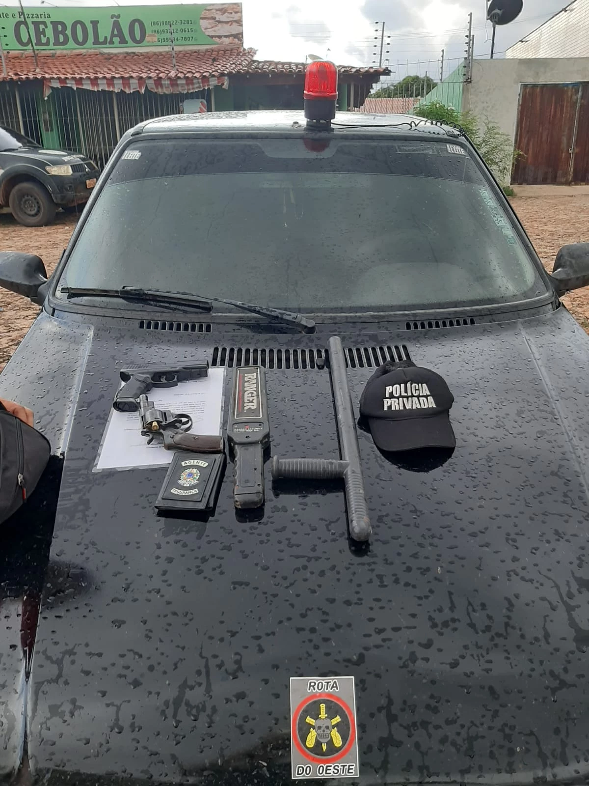 Material apreendido pela polícia. (Foto: Divulgação/Polícia Civil)