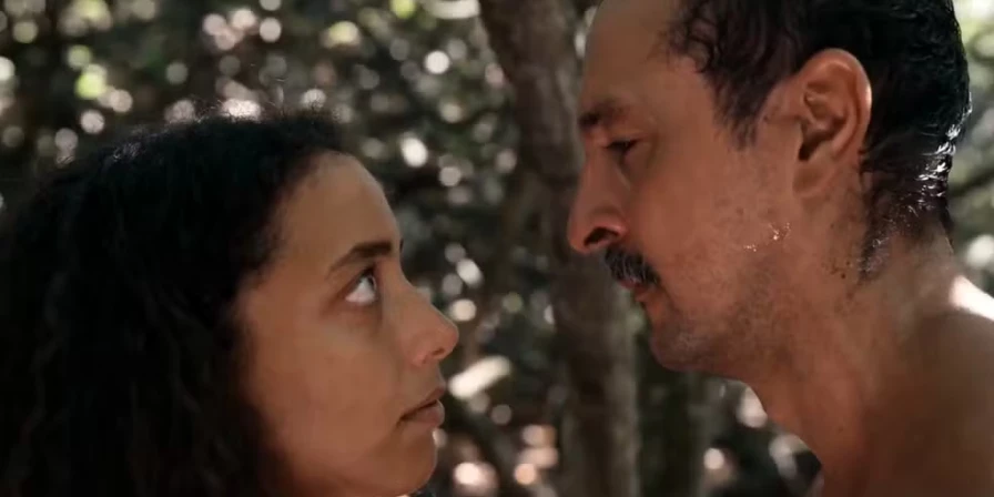 Tião (Irandhir Santos) reclama da vida com Joana (Alice Carvalho) - Renascer