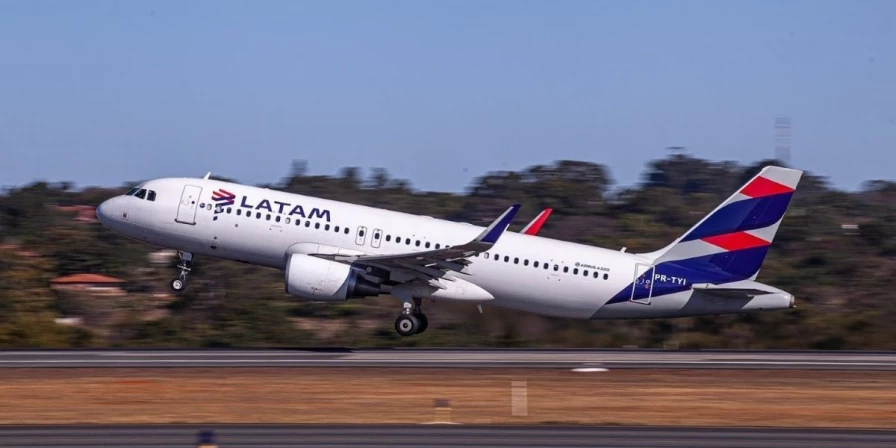 A rota terá três horas de duração em aeronaves da família Airbus A320, que acomodam de 140 a 216 passageiros, dependendo do modelo.