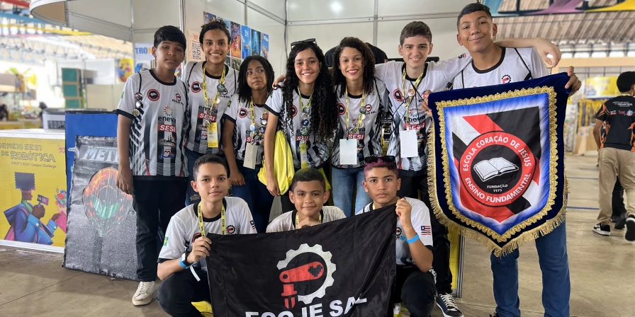 Alunos maranhenses apresentam protótipo que amplia a experiência de deficientes auditivos nos cinemas.