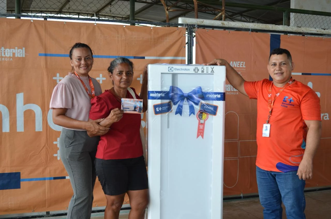A cerimônia de entrega das novas geladeiras foi realizada na última sexta-feira (23). (Foto: Divulgação)