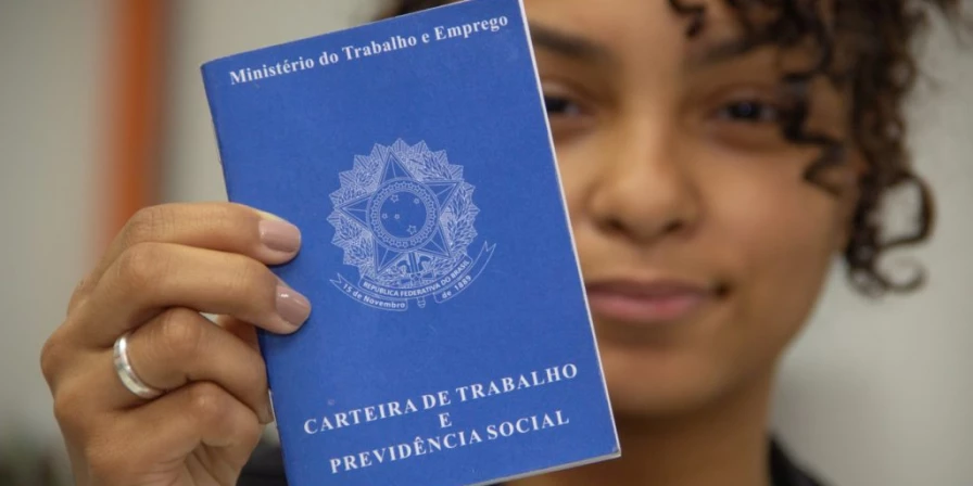 Taxa de desemprego recua em 15 estados.