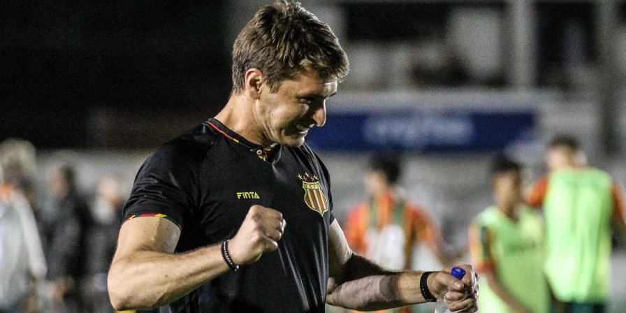 Thiago Gomes, técnico do Sampaio Corrêa.