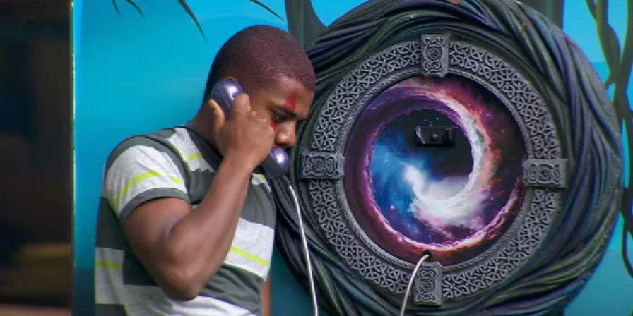 Davi atende Big Fone e está no paredão do BBB 24.