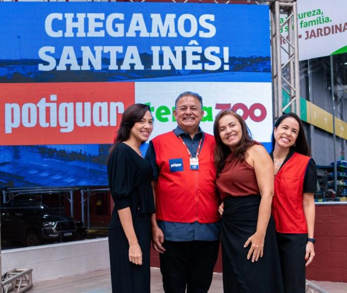 O Presidente do Grupo Potiguar, Marcelo Brasil, com a família: Natália, Fabíola e Camila Brasil na nova loja