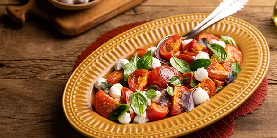 Salada caprese clássica.