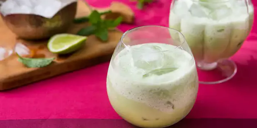 Limonada com leite de coco.