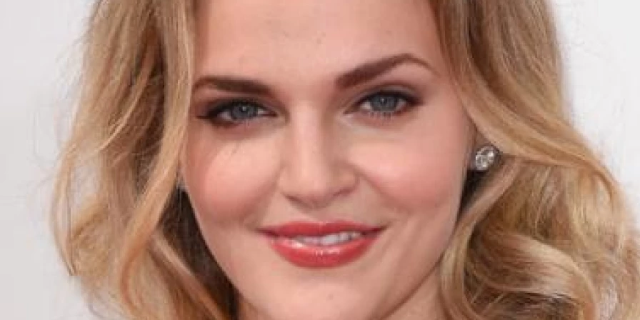 Atriz de Handmaid's Tale e Orange is the New Black será nova funcionária de Joe.