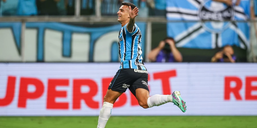 O Grêmio derrotou o Brasil de Pelotas na Arena.