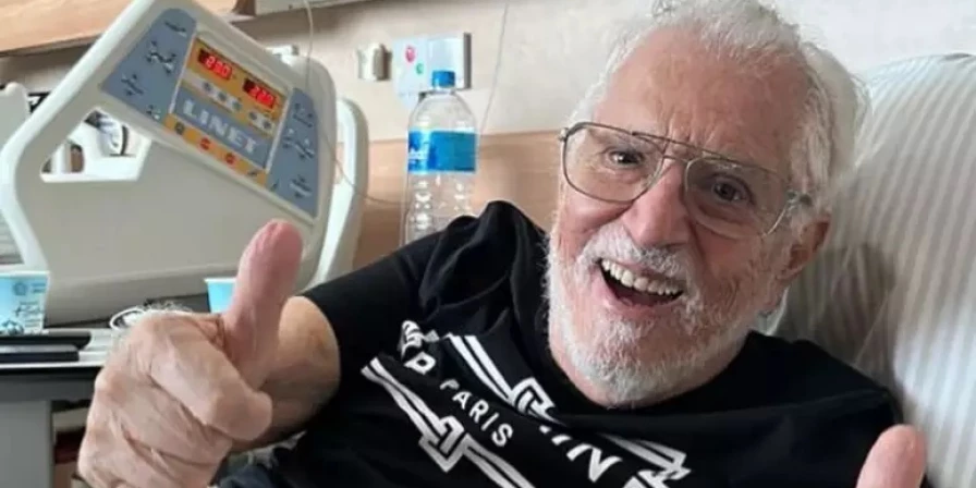 Na entrevista, Carlos Alberto de Nóbrega, que completará 88 anos na terça-feira (12), expressou seu receio em relação a um possível acidente vascular cerebral (AVC), popularmente conhecido como derrame.