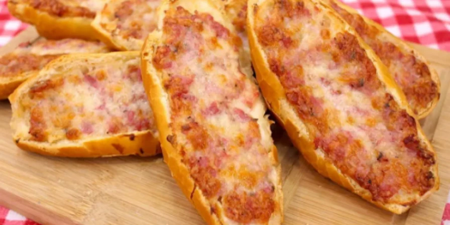 Pão com linguiça.