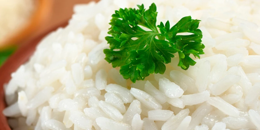 Arroz branco.