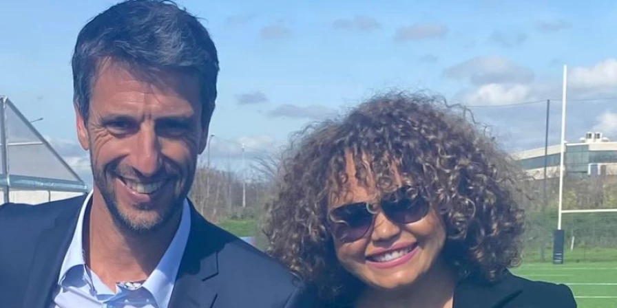 Anna Torres no evento com o presidente do Comitê de Organização dos Jogos Olímpicos de Paris 2024, Tony Estanguet