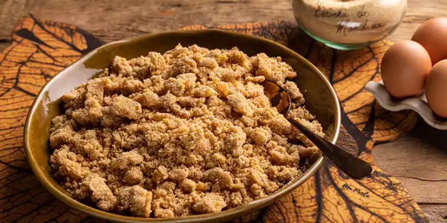 Farofa de ovo com cebola.