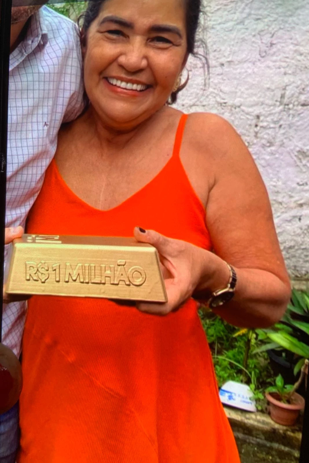 Professora ganha R$ 1 milhão no quadro Familhão.