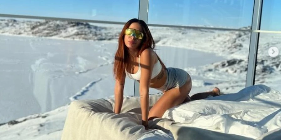 Anitta comemorou aniversário após viagem a alguns países