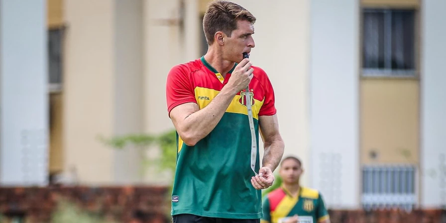 Thiago Gomes, técnico do Sampaio Corrêa.