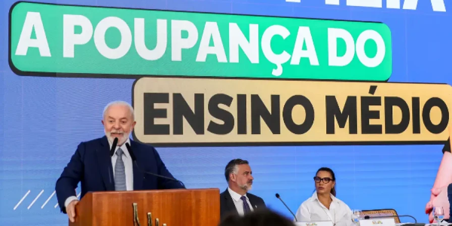 O lançamento do programa acontece em um contexto político e social desafiador, marcado por queda na popularidade do governo e cobranças por resultados concretos. O
