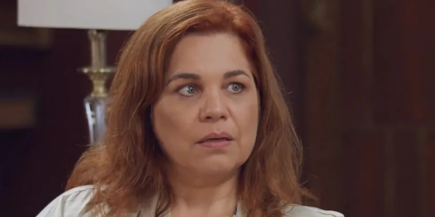 Helena (Isabel Teixeira)