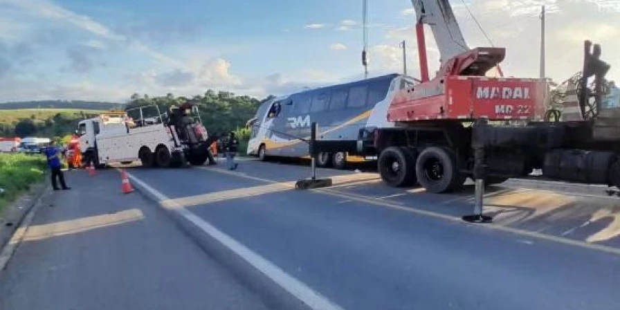 A PRF acredita que o acidente foi provocado pelo excesso de velocidade.