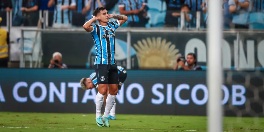 Jogando em casa, o Grêmio venceu o Cuiabá.
