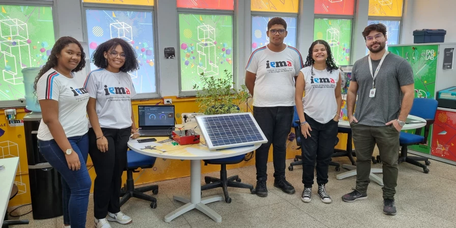Professor Felipe Borges, do IEMA Itaqui-Bacanga, desenvolve com alunos projeto de automação da irrigação da horta e da composteira da escola.