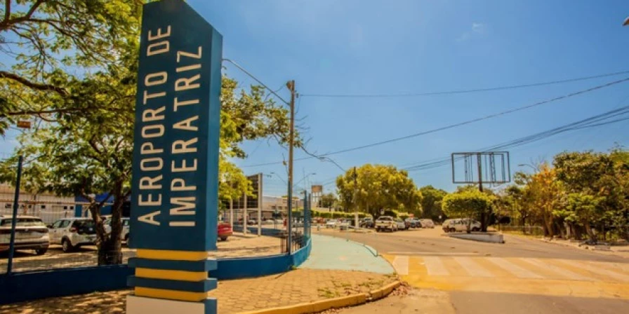 O aeroporto tem um fluxo médio mensal de 25 mil passageiros e conecta as cidades de Brasília, Belo Horizonte, São Paulo e São Luís.