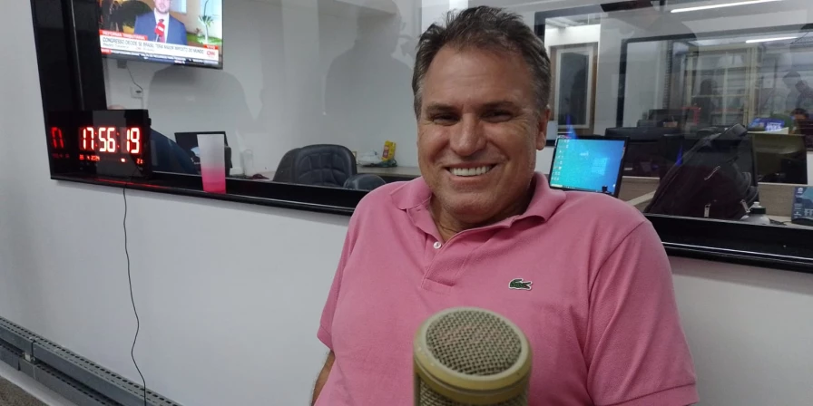O engenheiro eletrônico Anael Mello, que é um dos responsáveis da instalação do sistema da nova rádio, concedeu entrevista ao programa Panorama.