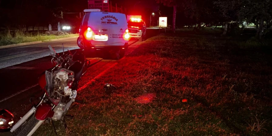 Motociclista não resistiu aos ferimentos e morreu.