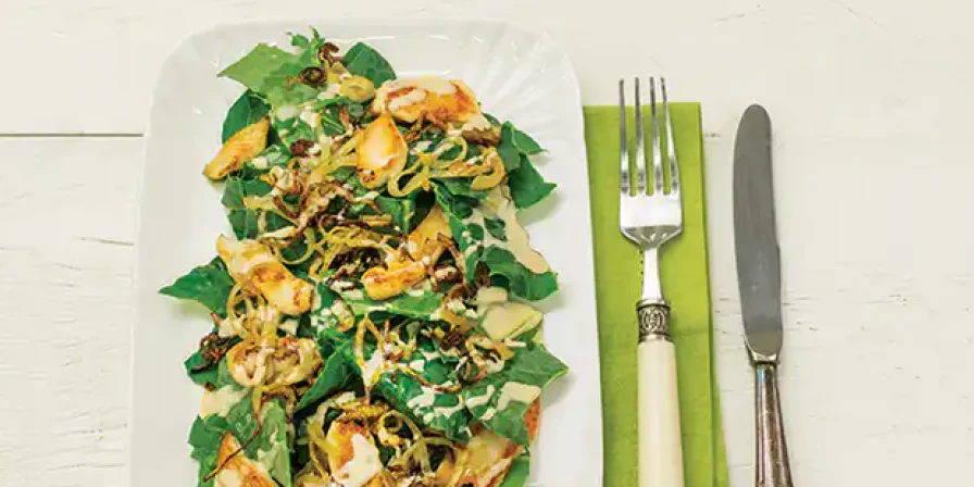 Salada de couve com frango.
