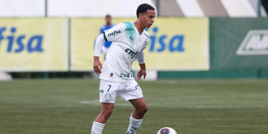 Wesley em ação pela equipe sub-17 do Palmeiras