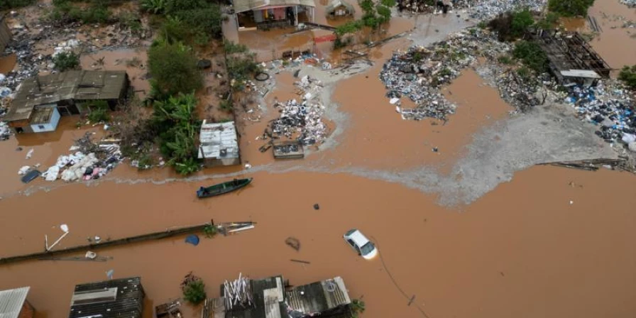 Milhares de pessoas já tiveram que deixar suas casas em todo o estado.
