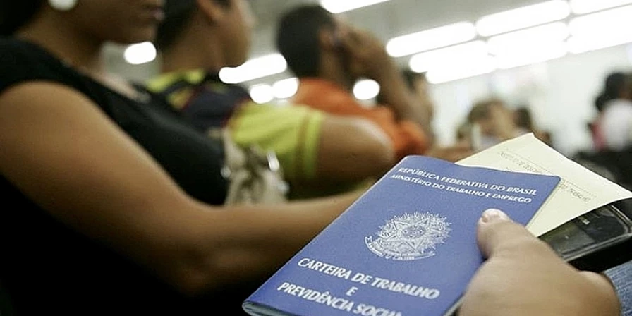 IBGE divulgou dados sobre desemprego entre mulheres.