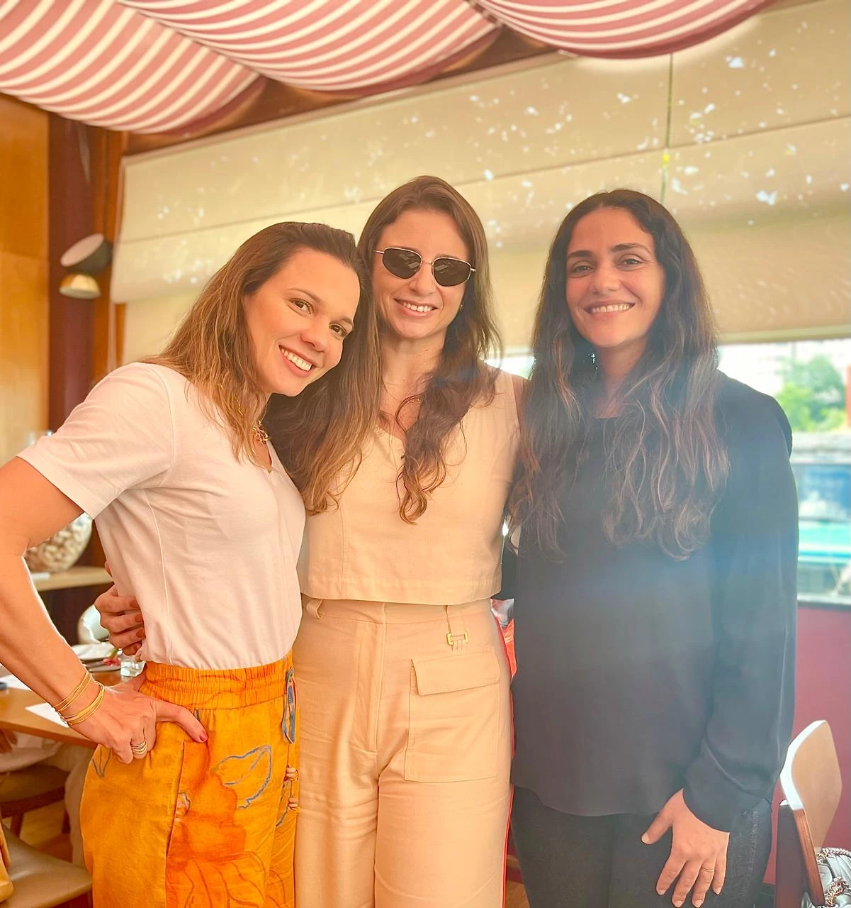 Um trio de grande charme no almoço de ontem, no bistro Grand Cru: Maria Fernanda Sarney, Isabela Murad e Ana Clara Sarney