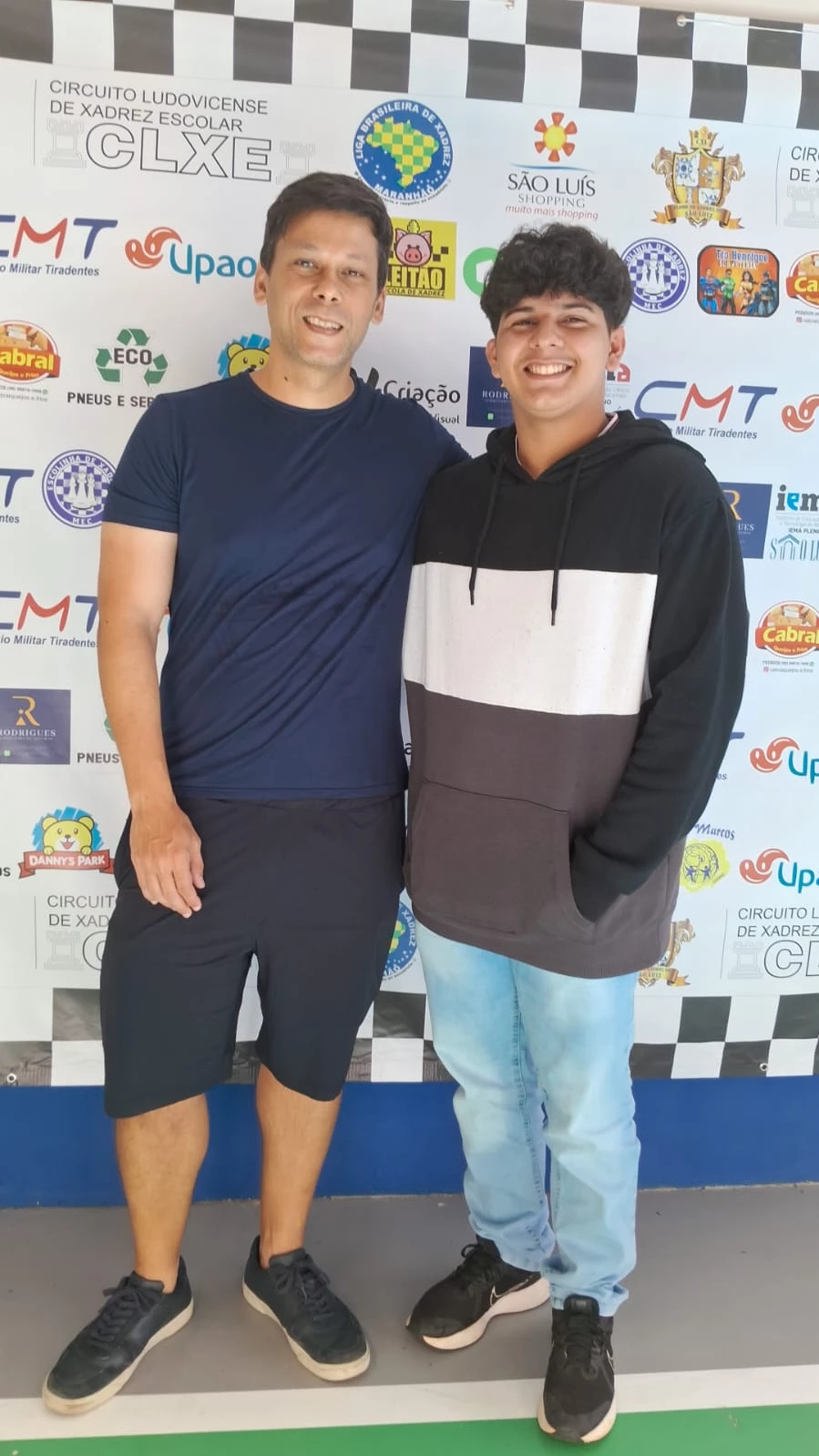 Renato ao lado do ídolo Rafael Leitão ( Foto - arquivo pessoal)