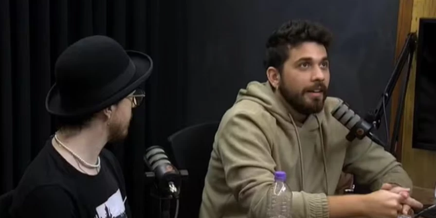 Gustavo Mioto em participação ao podcast "Vênus".