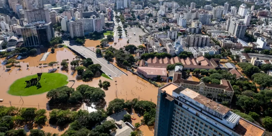 Apesar disso, as autoridades gaúchas alertam a população para o risco de novas enchentes.