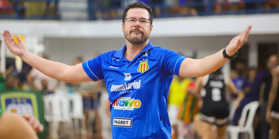Bruno Guidorizzi, técnico do Sampaio Basquete.