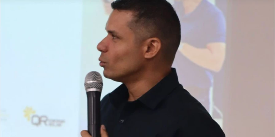 O grande desafio de qualquer negócio é fidelizar o cliente, mas antes, é fundamental encantar e converter, segundo Fernando Coelho.
