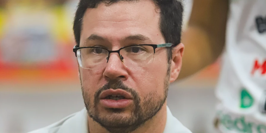 Bruno Guidorizzi, técnico do Sampaio Basquete.