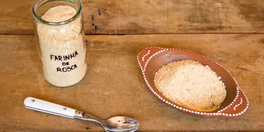 Farinha de rosca.