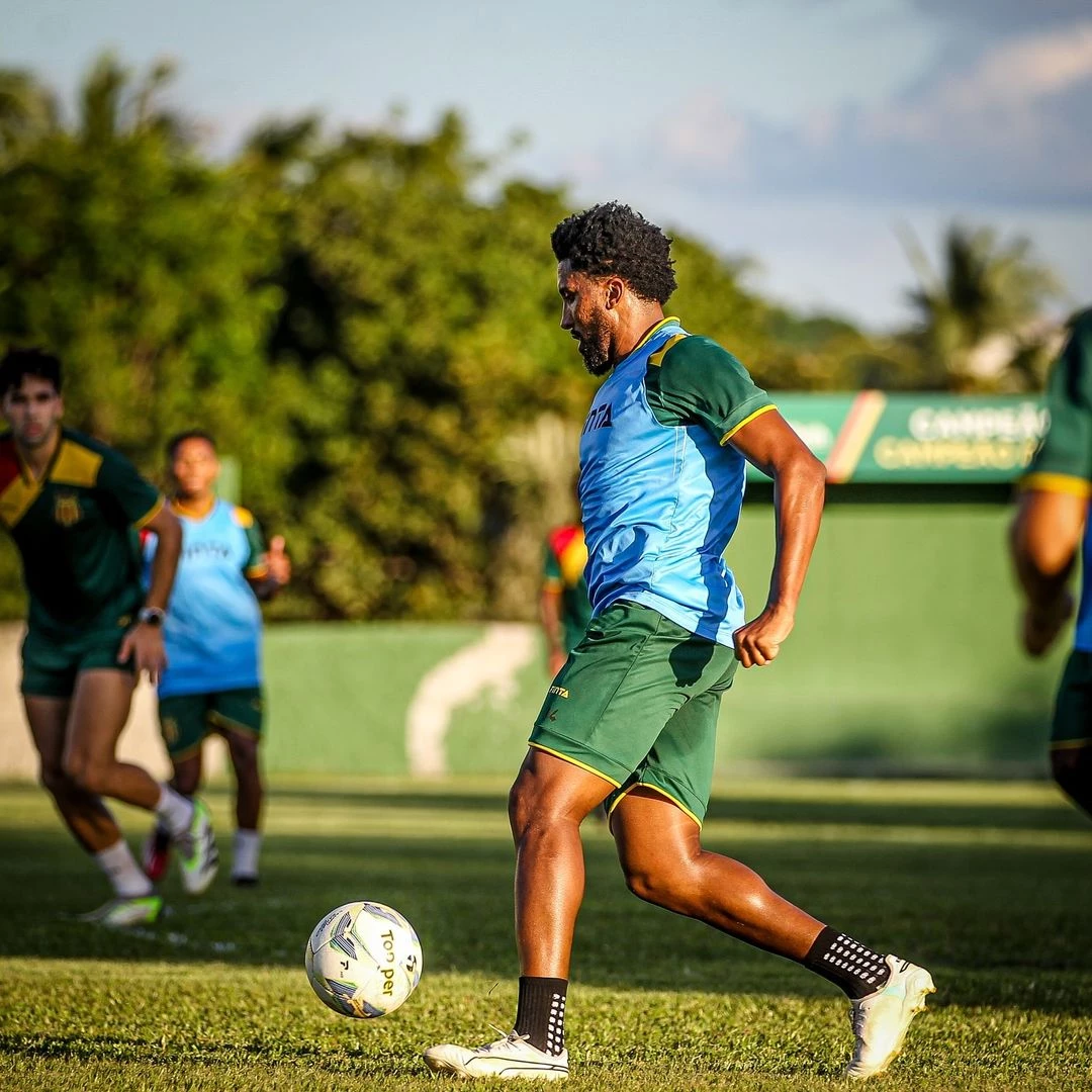 Cortez, capitão da equipe do Sampaio, será titular na lateral-esquerda (Crédito: Ronald Felipe)
