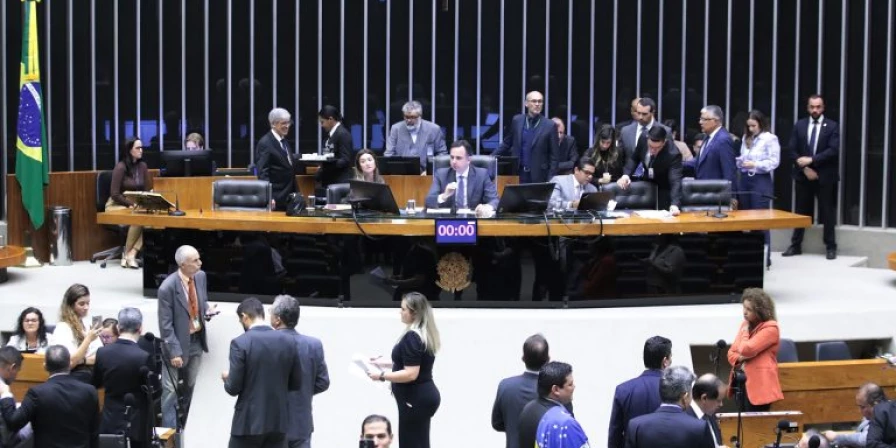 Deputados federais e senadores derrubaram os vetos do presidente Lula e mantiveram proibição das saidinhas de presos