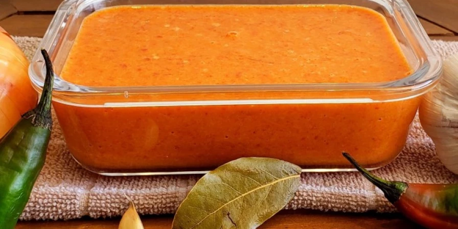 Se quiser deixar ainda mais picante, deixe 1 ou 2 pimentas com semente.