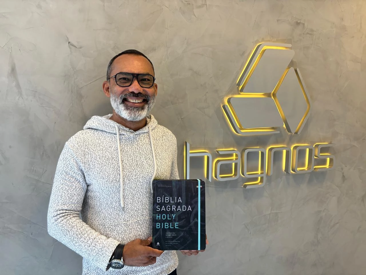 Desde 2020, Aldo Menezes ocupa o cargo de editor de aquisição e conteúdo na Editora Hagnos.